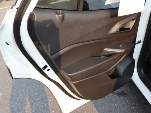 Used 2026 Chevrolet Trax RS w/ Sunroof Package FWD image 31