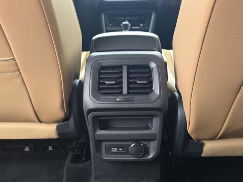 Used 2022 Volkswagen Tiguan SE AWD/4WD image 7