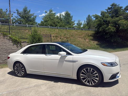 Used 2018 Lincoln Continental Select w/ Continental Climate Package AWD/4WD image 4