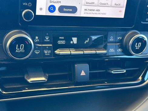 Used 2023 Toyota Highlander LE FWD image 24