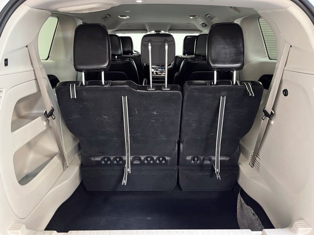 Used 2024 Chrysler Pacifica Touring-L FWD image 13