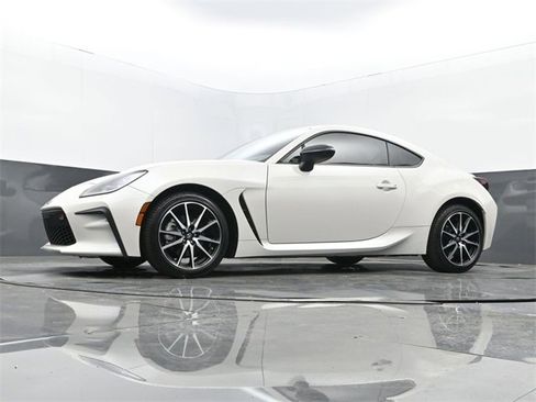 Used 2024 Toyota GR86 image 25