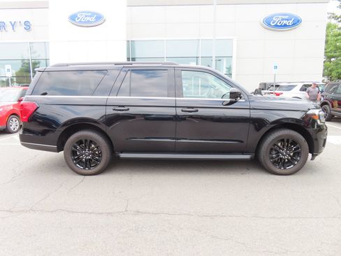 Used 2024 Ford Expedition Max XLT AWD/4WD image 3