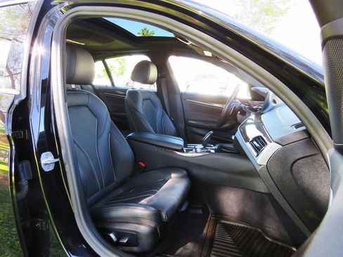 Used 2020 BMW 530i w/ Convenience Package image 14