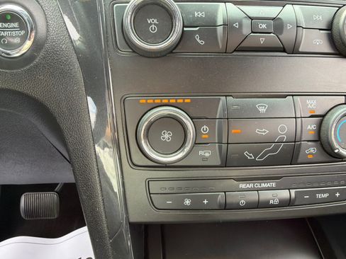 Used 2018 Ford Explorer XLT FWD image 30