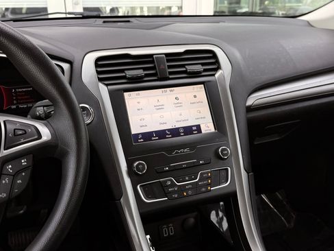 Used 2020 Ford Fusion SE FWD image 33