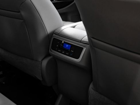 Used 2018 Toyota Highlander XLE FWD image 37