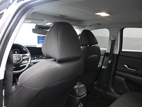 Used 2024 Hyundai Elantra SEL w/ Convenience Package image 19