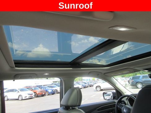 Used 2025 Honda Pilot Elite image 16