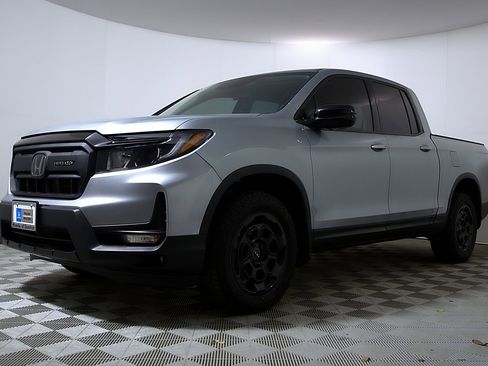 Used 2025 Honda Ridgeline Sport+ image 2
