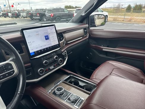 Used 2023 Ford Expedition Limited image 31