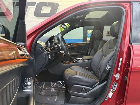 Used 2016 Mercedes-Benz GLE 400 4MATIC w/ Parking Assist Package image 9