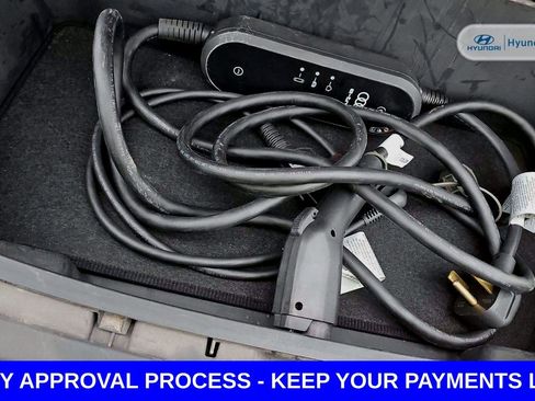 Used 2019 Audi e-tron Prestige w/ Prestige Package image 12