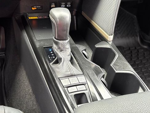 Used 2025 Toyota Camry SE FWD image 21