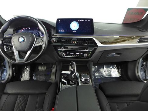 Used 2023 BMW 530i w/ Convenience Package RWD image 25