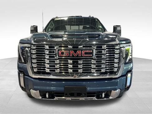 Used 2025 GMC Sierra 2500 Denali w/ Denali Reserve Package AWD/4WD image 2