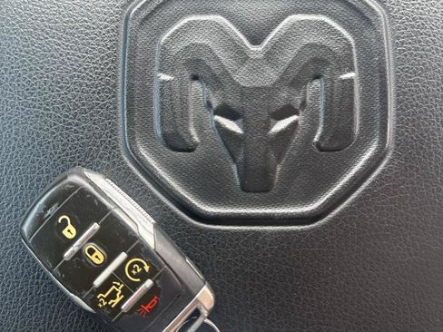 Used 2019 RAM 1500 Laramie AWD/4WD image 34