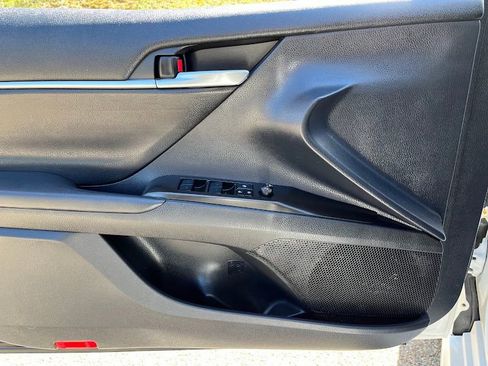 Used 2023 Toyota Camry SE FWD image 6