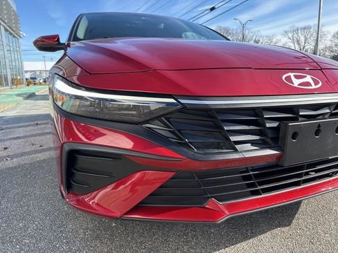 Used 2024 Hyundai Elantra SEL image 3