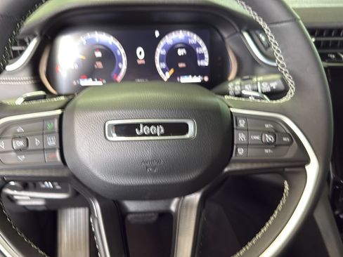 Used 2024 Jeep Grand Cherokee Altitude RWD image 15