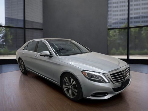 Used 2016 Mercedes-Benz S 550 4MATIC Sedan w/ Premium Package image 3