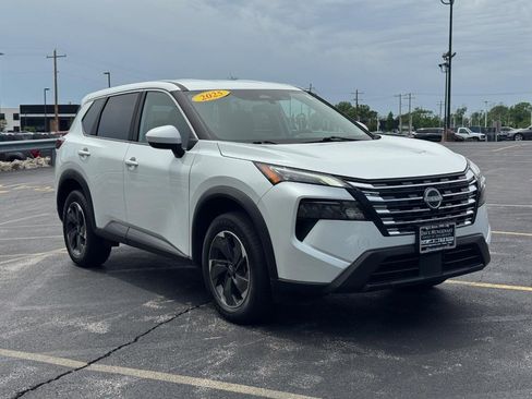Used 2025 Nissan Rogue SV AWD/4WD image 2