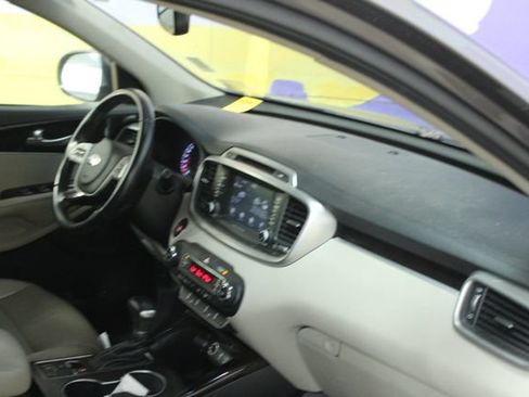 Used 2019 Kia Sorento EX AWD/4WD image 12