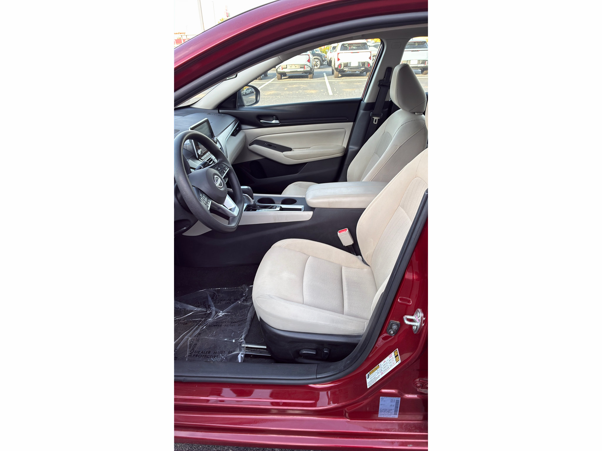 Used 2025 Nissan Altima 2.5 SV FWD image 11