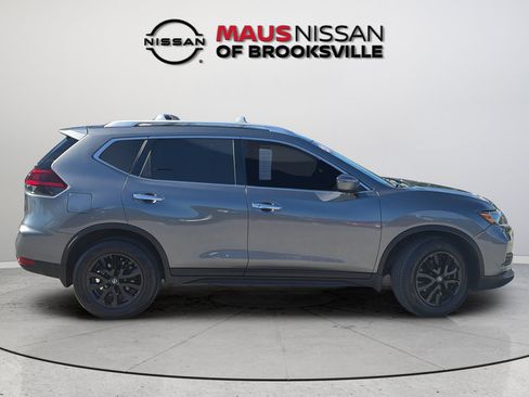 Used 2020 Nissan Rogue SV FWD image 13
