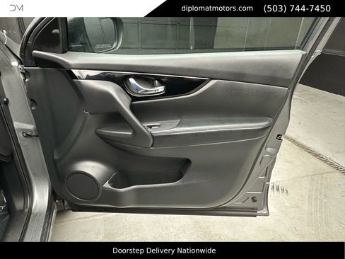 Used 2018 Nissan Rogue Sport SV image 23