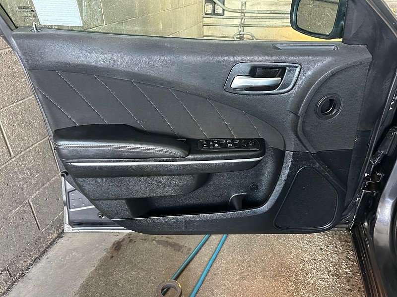 Used 2022 Dodge Charger SXT RWD image 9