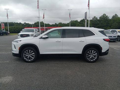 Used 2025 Buick Enclave Preferred FWD image 3