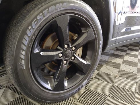 Used 2023 Jeep Grand Cherokee Altitude AWD/4WD image 31