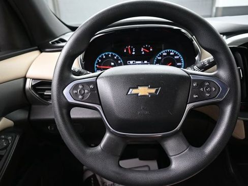 Used 2022 Chevrolet Traverse LS FWD image 8