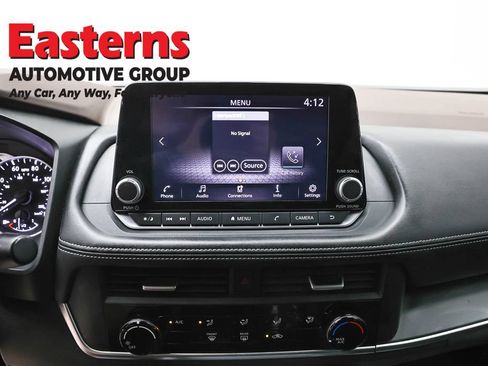 Used 2023 Nissan Rogue S AWD/4WD image 12