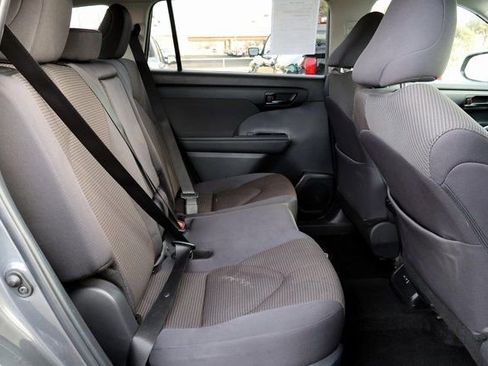 Used 2024 Toyota Highlander LE image 20
