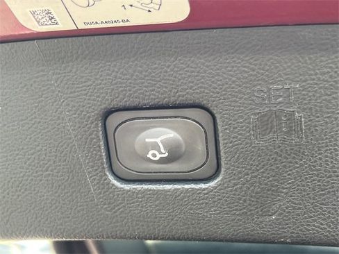 Used 2019 Ford Edge Titanium image 20