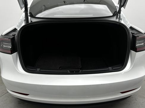 Used 2021 Tesla Model 3 Standard Range Plus image 29