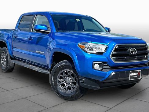 Used 2017 Toyota Tacoma SR5 RWD image 2