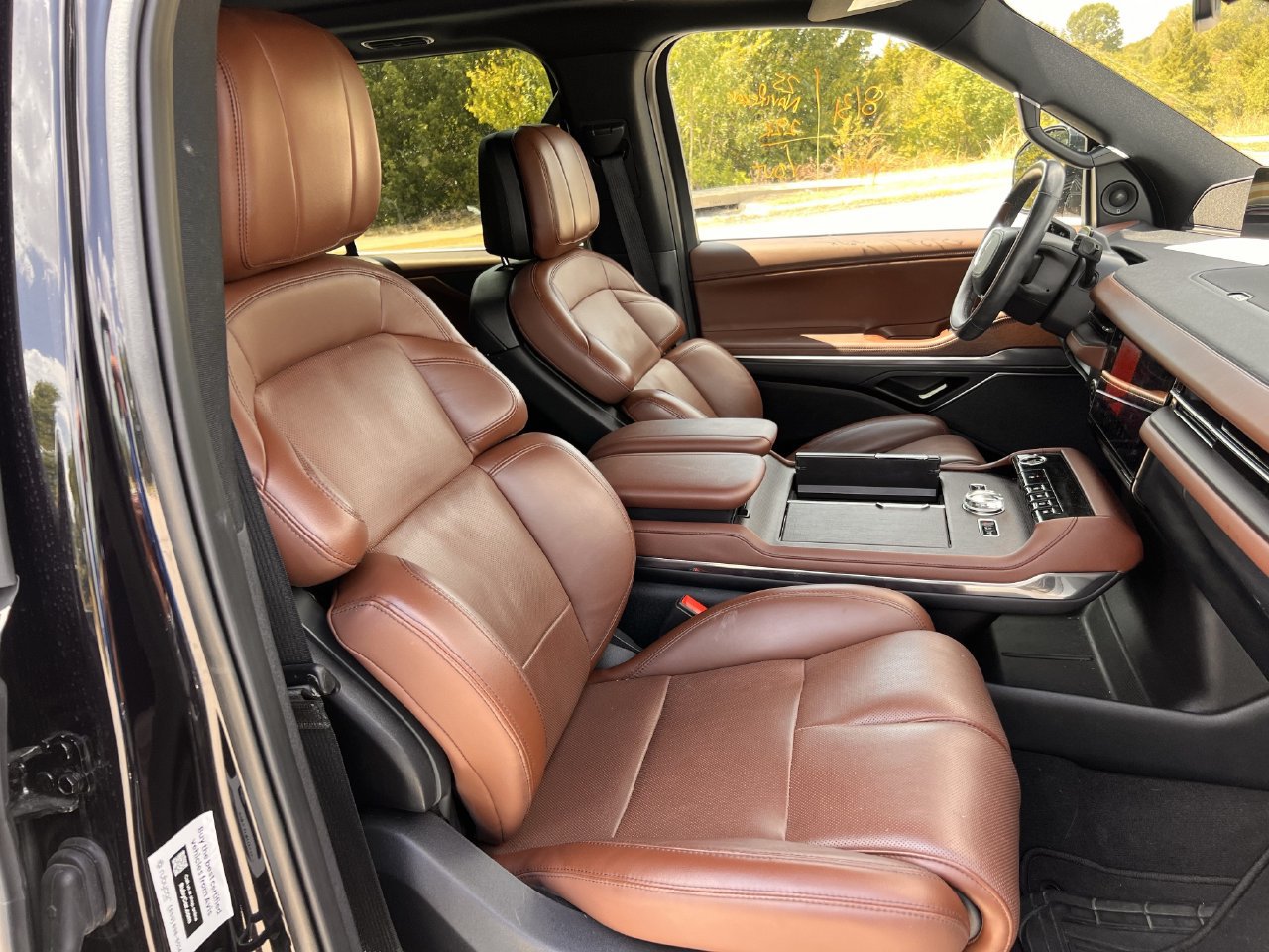 Used 2025 Lincoln Navigator Reserve AWD/4WD image 23