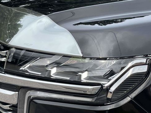 Certified 2024 Chevrolet Tahoe Premier w/ Premium Package AWD/4WD image 9
