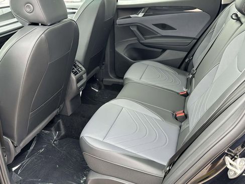 New 2026 Volkswagen Tiguan SE AWD/4WD image 8