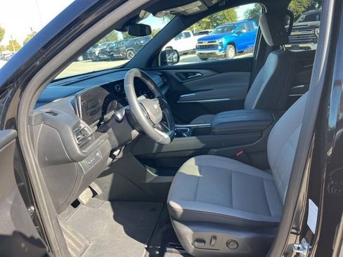 Used 2025 Chevrolet Traverse LT image 15