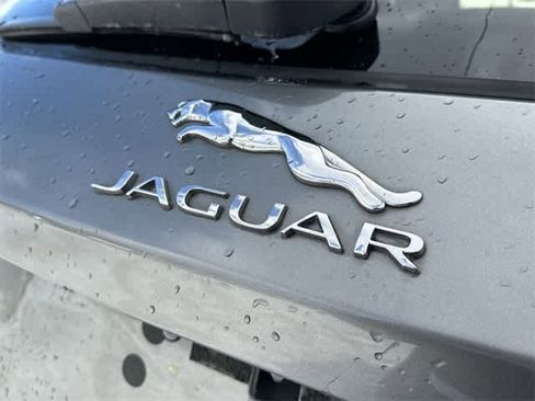 Used 2018 Jaguar F-PACE R-Sport image 17