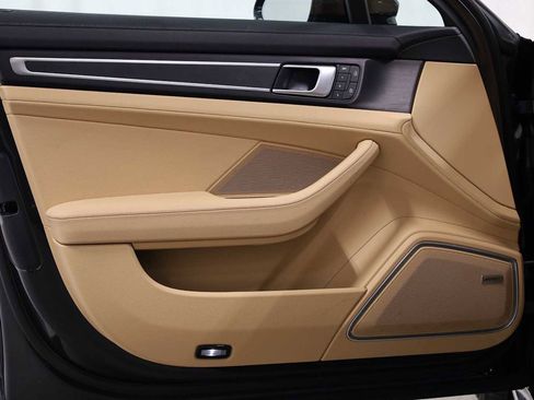 Certified 2023 Porsche Panamera 4 image 16