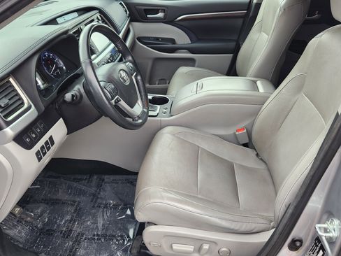 Used 2015 Toyota Highlander Limited Platinum image 14