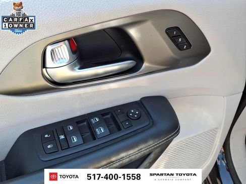 Used 2023 Chrysler Pacifica Touring-L FWD image 15
