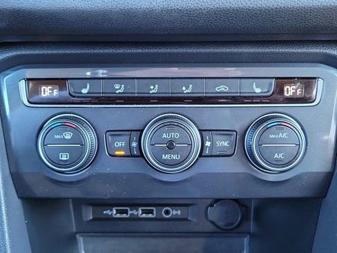 Used 2020 Volkswagen Tiguan SEL image 28