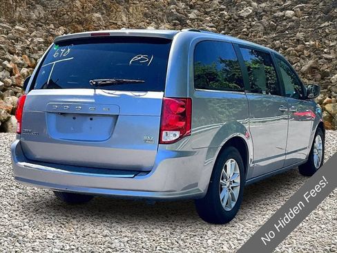 Used 2018 Dodge Grand Caravan SXT FWD image 2