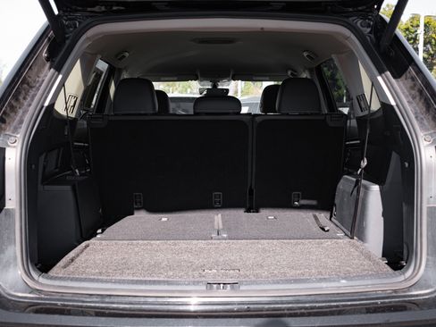 Used 2023 Volkswagen Atlas SE image 30